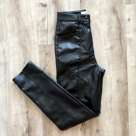 Wilfred, Aritzia, Rebel, Faux Vegan Leather, High Rise, Pants, Size 0‎ - Picture 4 of 16